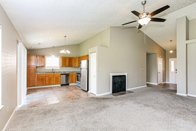 Foto del edificio - 748 Hollowood Ln