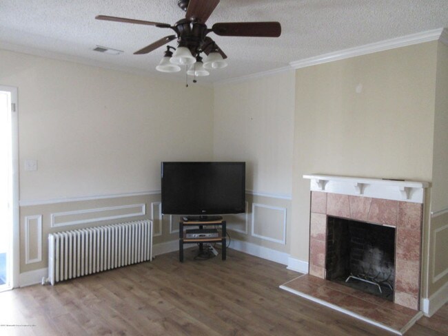 Building Photo - 112 8th Ave