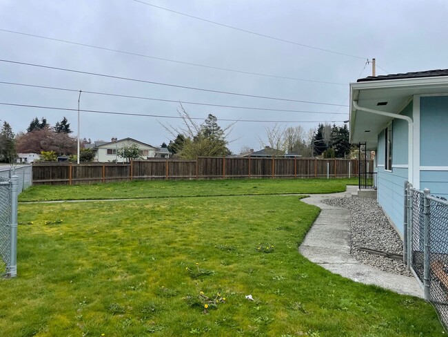 Foto del edificio - South Tacoma 3 Bedroom, 2 Bath Rambler