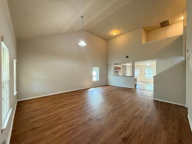 Foto del edificio - 701 Westwood Ct