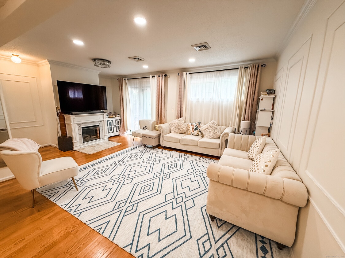 Foto principal - 22 Farmington Meadow Dr