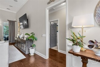 Building Photo - 747 Channing Dr