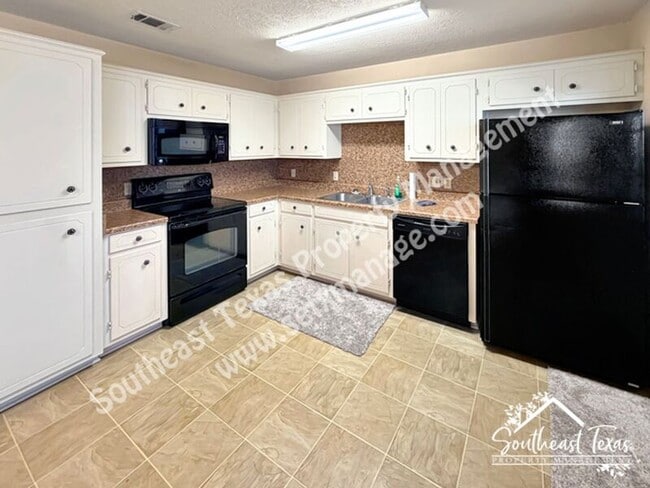 Foto del edificio - 6630 Lexington Dr