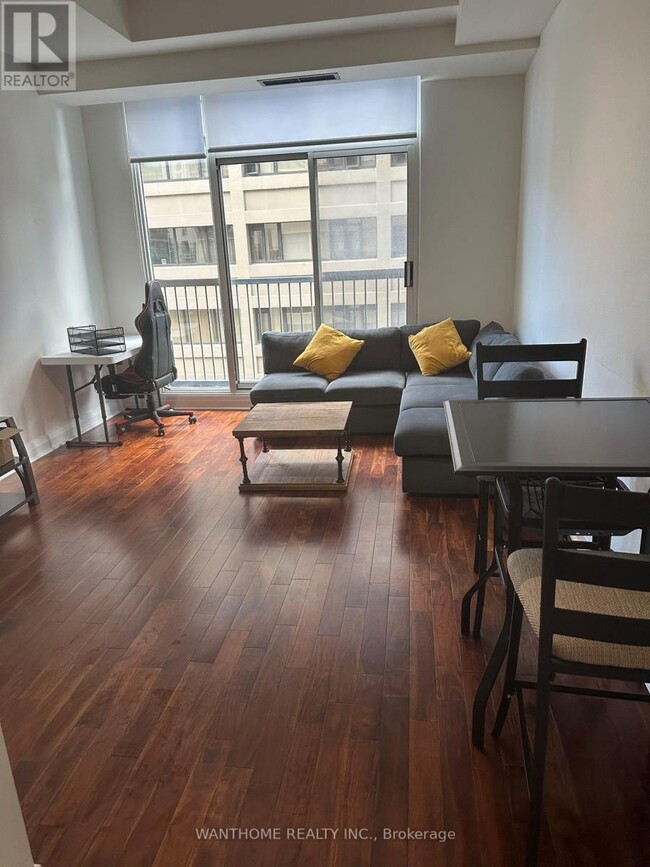 Building Photo - 8 Wellesley St E