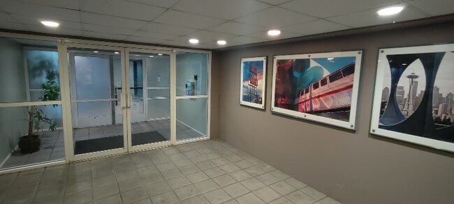 Foto del edificio - 530 Melrose Ave E