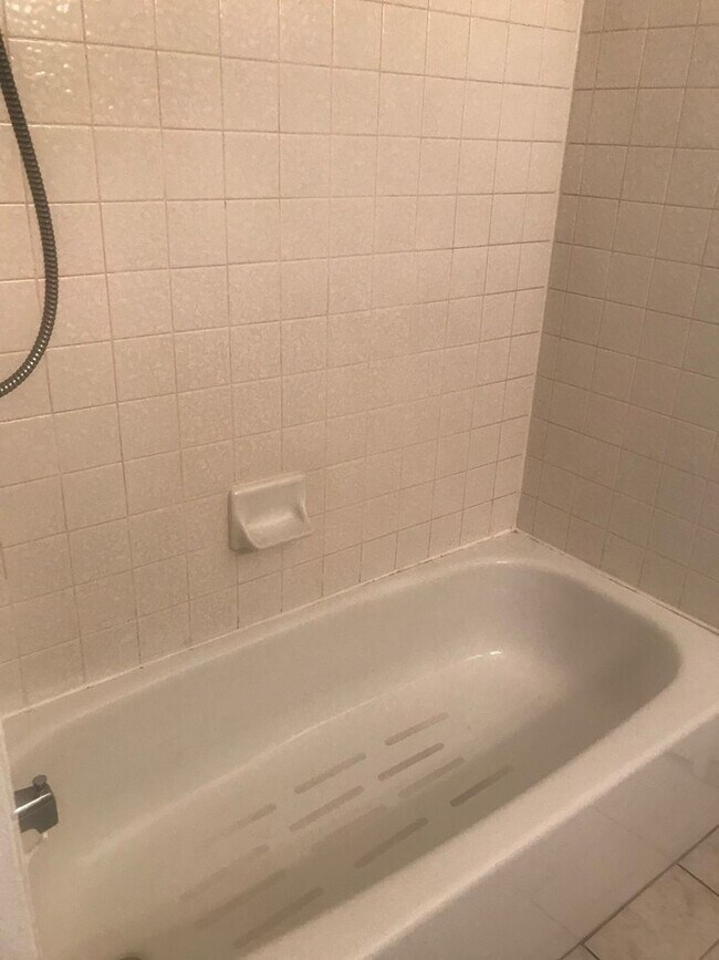Building Photo - Updated One Bedroom Condo