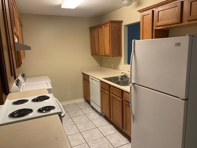 Foto del edificio - Cozy 3 Bedroom for Lease! MOVE-IN SPECIAL!...