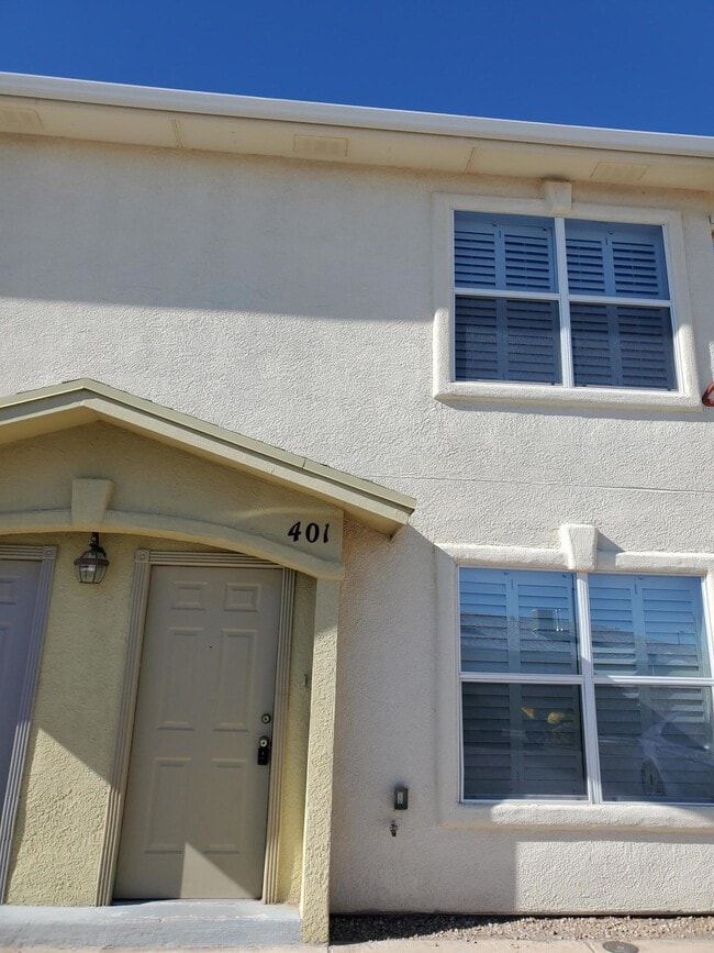 Foto del edificio - 10021 Railroad Dr