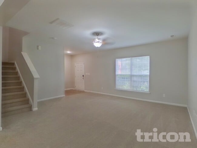 Building Photo - 2092 Roscommon Dr