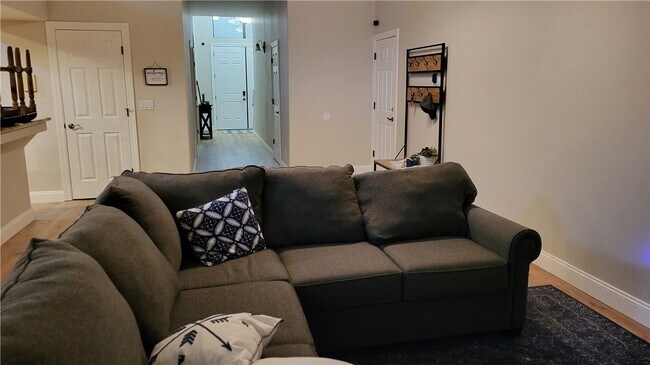 Building Photo - 6305 Vista Laguna Dr