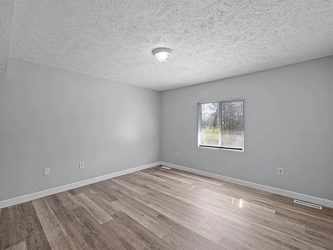 Building Photo - 837 Bear Creek Rd