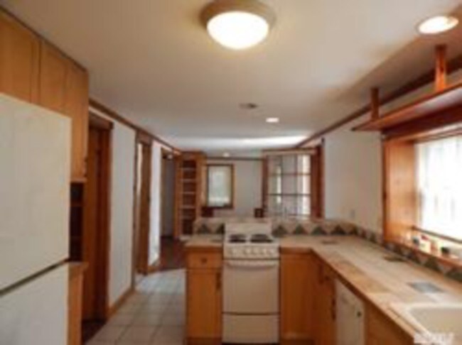 Building Photo - 499 Montauk Hwy