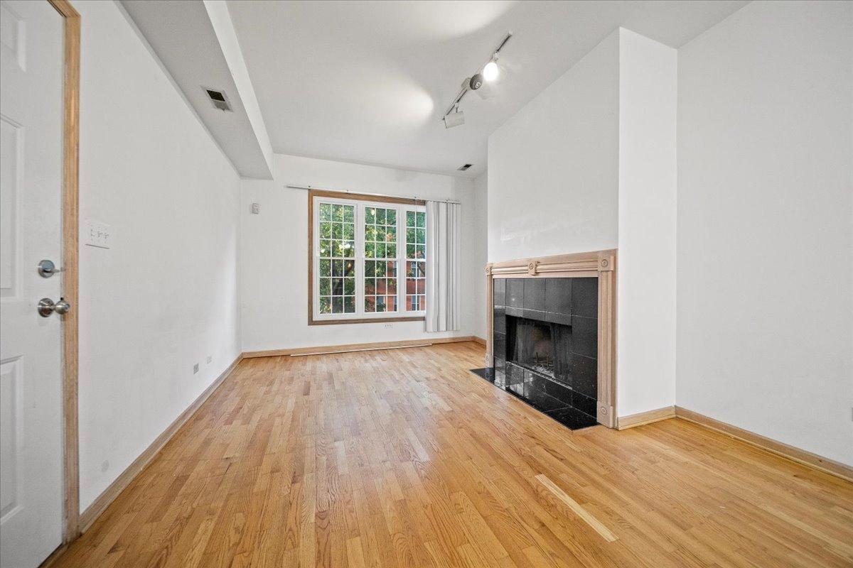 Foto principal - 3 bedroom in Chicago IL 60642