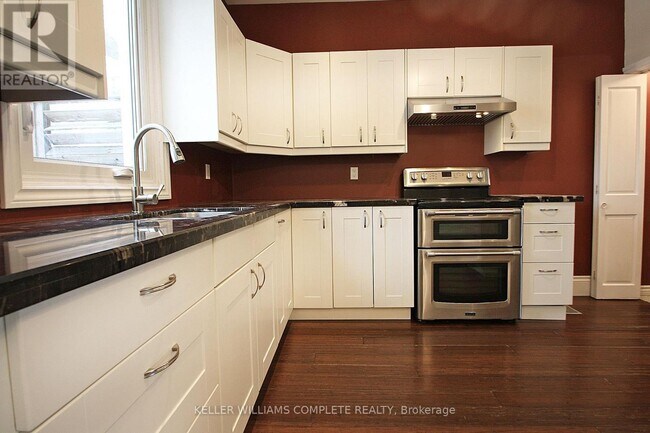 Building Photo - 129 Hillyard St