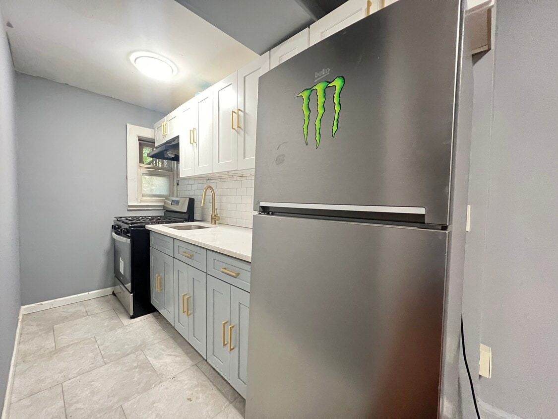 Unit 2 - 300 Lyons Ave