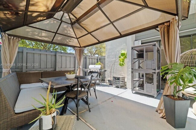 Foto del edificio - 3627 Cocoplum Cir