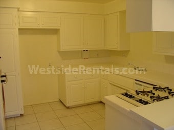 Building Photo - 8840 Huntington Dr