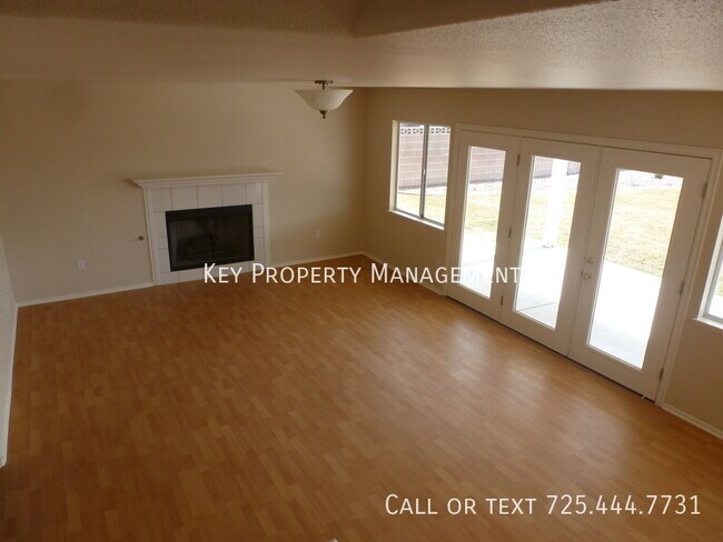 Building Photo - 4 BEDROOM HOME W/ POOL, RV PARKING AND HUG...