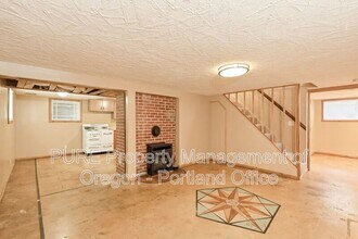 Building Photo - 6320 NE Simpson St