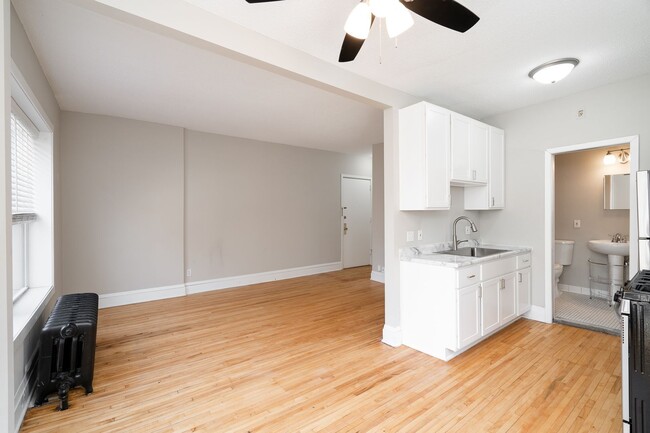 Interior Photo - 225/227/233 Oak Grove St – Oak Grove Downtown