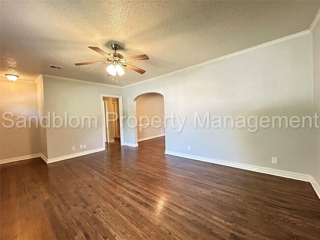 Building Photo - 1324 S Erie Ave