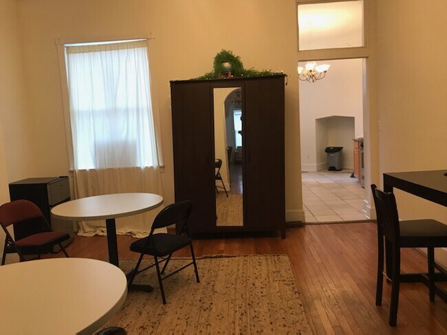 Building Photo - 18 E Lafayette Ave
