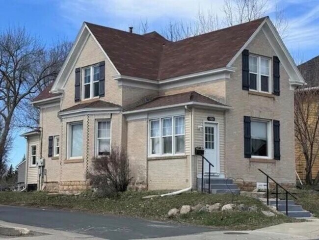 Foto del edificio - 106 1st Ave NE