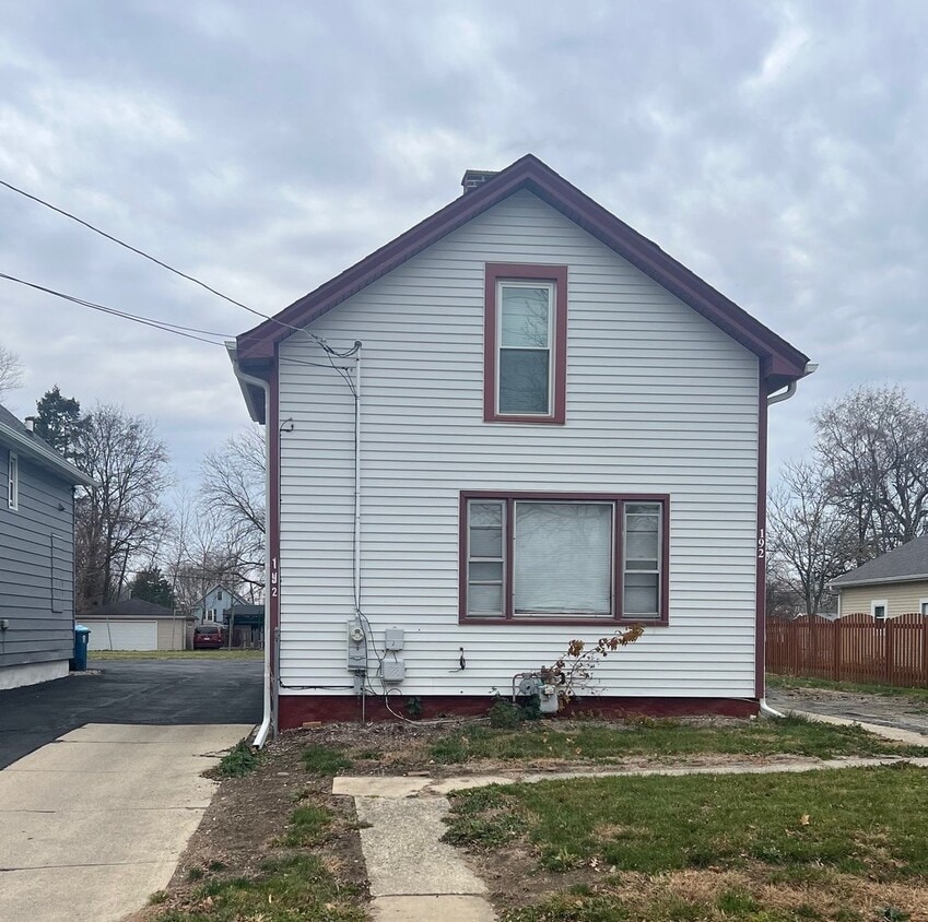 Primary Photo - 192 N Smith St