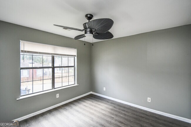 Foto del edificio - 735 Oak Dr