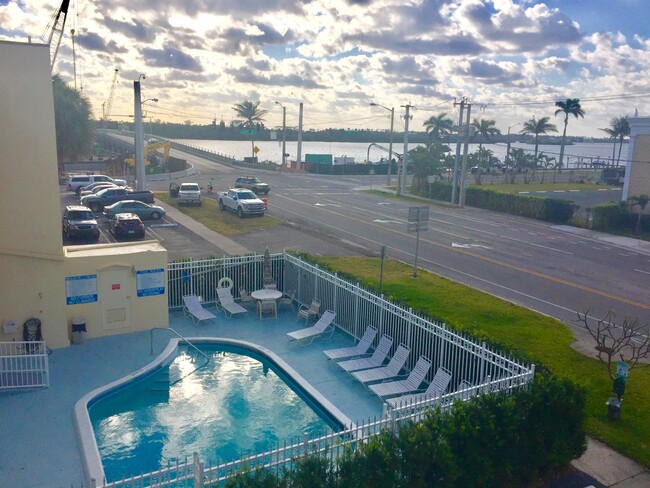 Overlooking Flagler Intracoastal - 3915 S Flagler Dr
