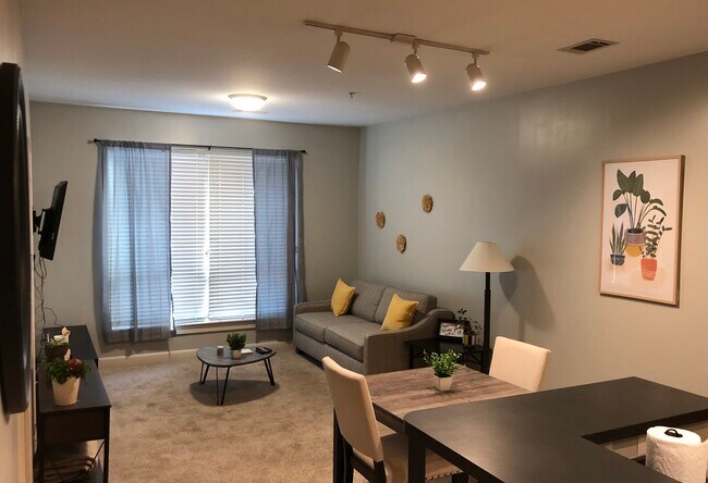 Foto del edificio - 411 W Washington St