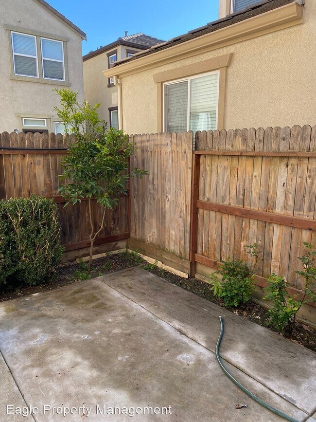 Building Photo - 3 br, 2.5 bath House - 178 Cinema St