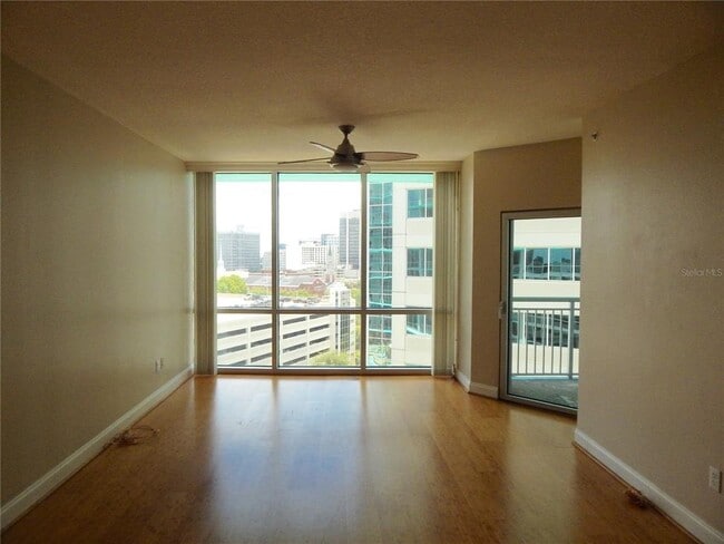 Foto del edificio - 322 E Central Blvd