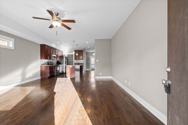 Foto del edificio - Large 2 Bedroom Condo For Rent Near Downtown Clarksville!