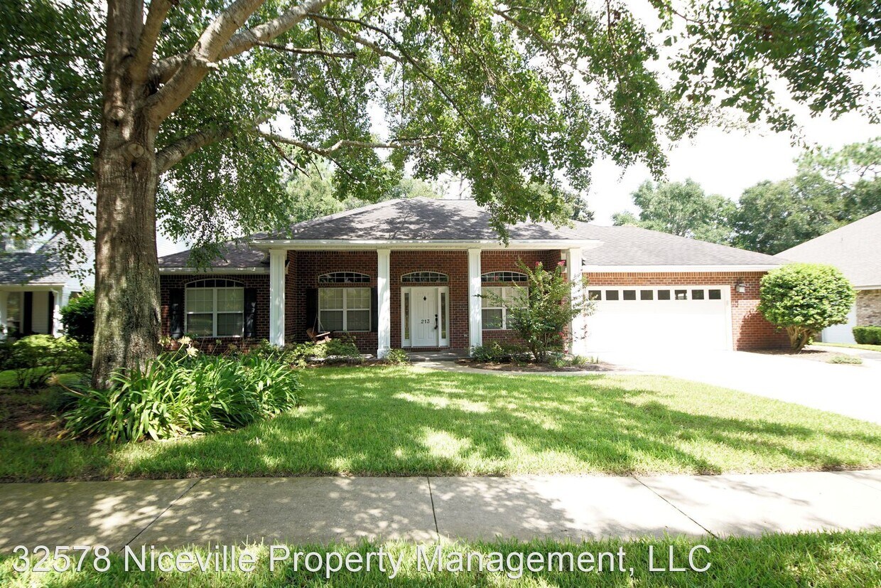 Primary Photo - 4 br, 3 bath House - 213 Sweetwater Run