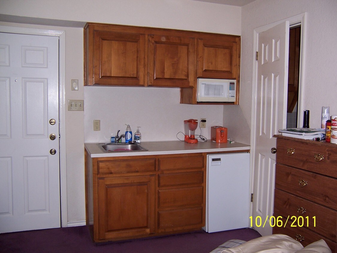 Kitchenette - 2405 Rio Grande St