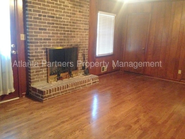 Building Photo - 2660 Summit Hills Dr
