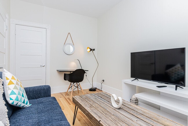 Building Photo - 1010 Rue Saint-Philippe