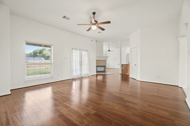 Building Photo - 3303 Hickory Knoll Dr