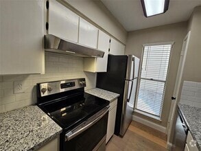 Building Photo - 4327 Holland Ave