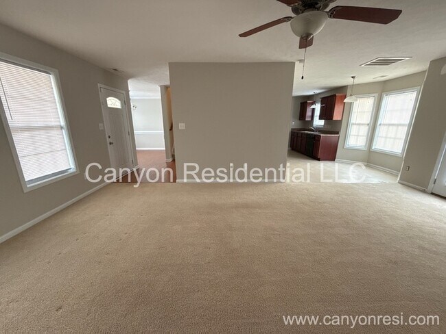 Foto del edificio - 3628 Crosswinds Dr