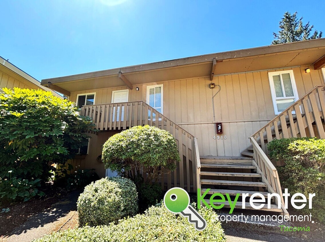 Primary Photo - Modern 2-Bedroom Condo for Rent in Edgewoo...