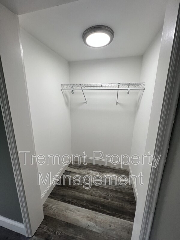 Building Photo - 1100 Tunnel Blvd