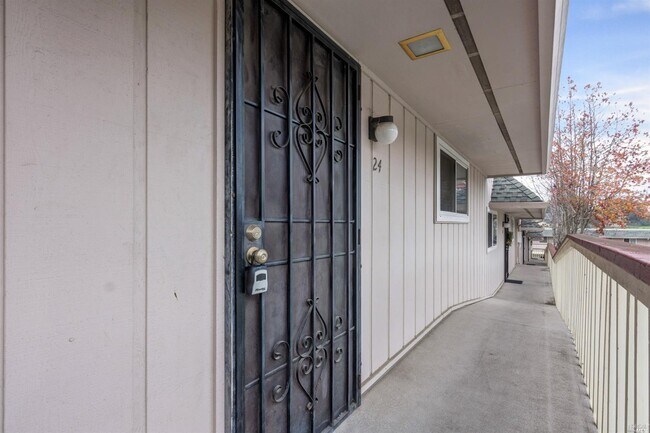 Foto del edificio - 955 W L St