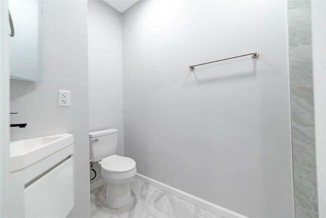 Building Photo - 807 Avenue K