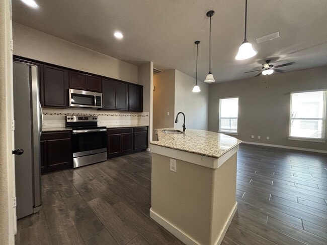 Building Photo - Luxury 3 Bed-2 Bath Duplex in NBTX!