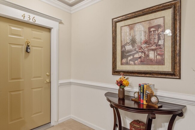 Building Photo - PRICE REDUCED!  ADORABLE 3 bedroom condo, ...