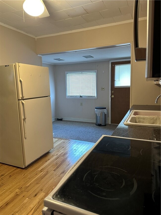 Building Photo - 402 W High St