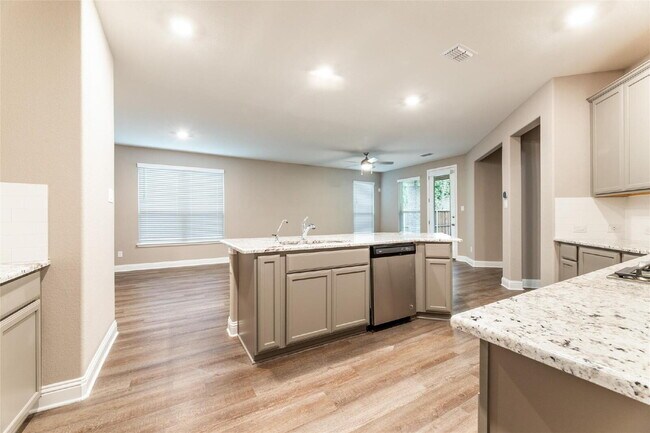 Foto del edificio - Spacious Allen Home with Modern Kitchen, Fenced Backyard & 2-Car Garage