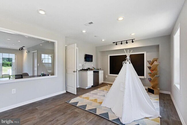 Foto del edificio - 326 Avon Dr